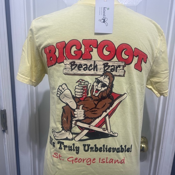 New Bigfoot beach bar shirt - Picture 1 of 3